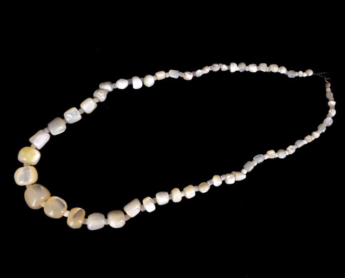 Vintage Art Deco Graduated Mother of Pearl MOP Beaded Necklace 17”