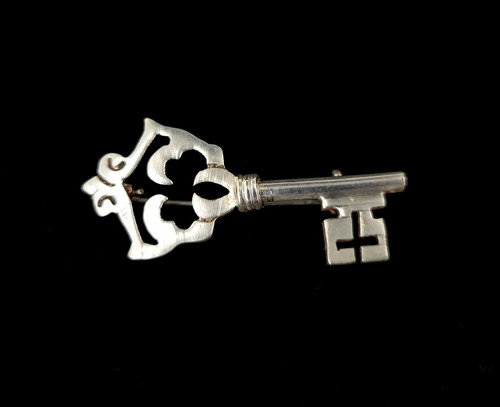 Vintage Sterling Silver Taxco Mexico Cute Ornate Key Brooch Pin 1.5”