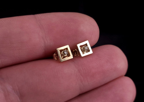Vintage 14k Gold White Sapphire Petite Minimalist Cube Shape Post Back Earrings .25”