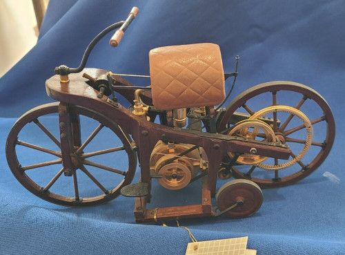 1885 Daimler Franklin Mint 1885 Daimler Single Track Motor Vehicle Diecast