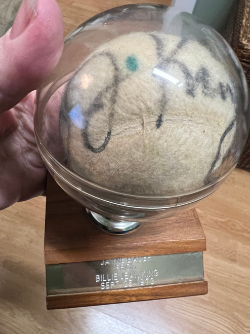 Vintage 1973 Billie Jean King Signed Tennis Ball Battle of the Sexes  w/ Stand