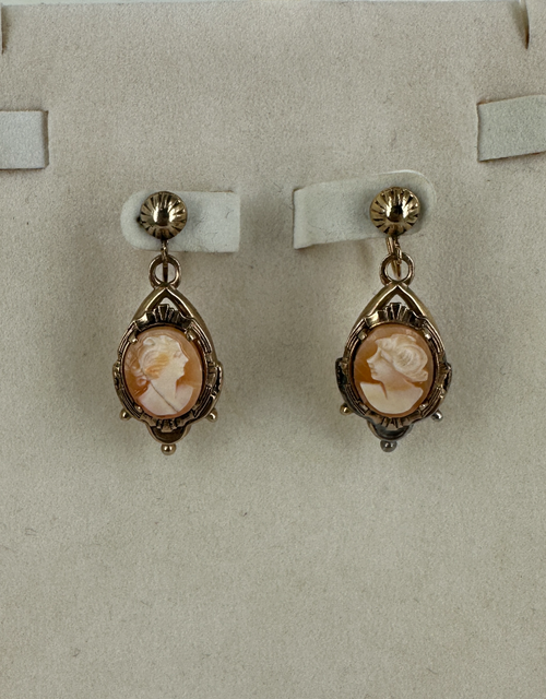Vintage GP Victorian Revival Carved Cameo Shell Screw Back Earrings 1.5"