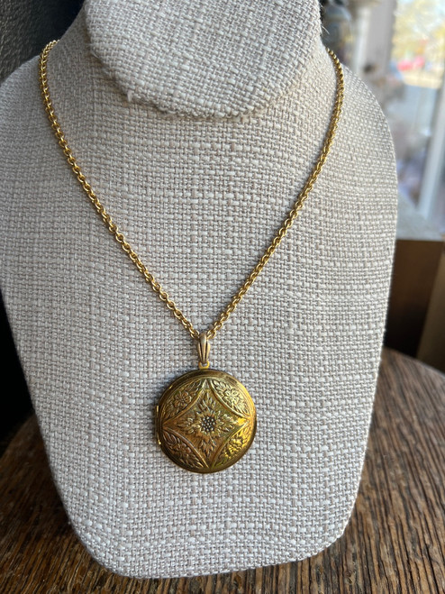 Antique Deco Czech GF Gold Filled Floral Engraved Circle Locket Pendant Necklace 22”