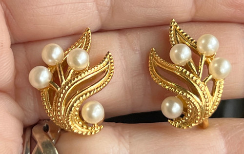 Vintage  Crown Trifari Alfred Phillipe Pearl Leaf Gold Plated ClipOn Earrings 1”