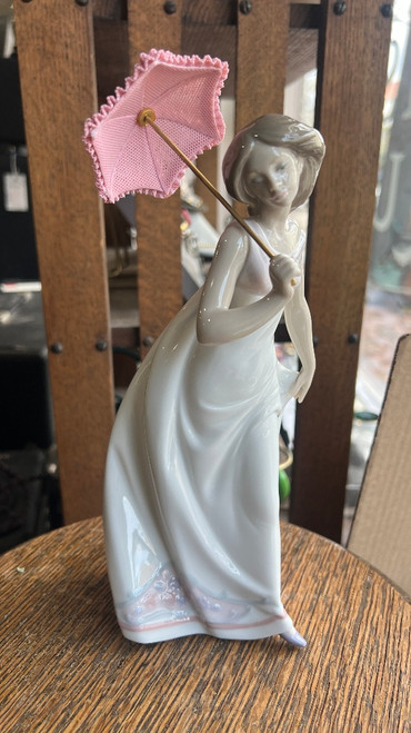 Lladro #7636 "Afternoon Promenade" Lady with Parasol Porcelain Figurine