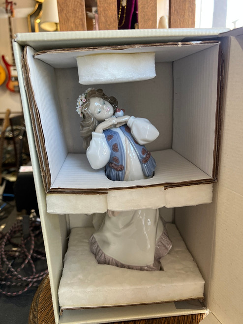 Vintage Lladro 06401 "Dreams Of A Summer Past" Figurine New in Box Made in Spain