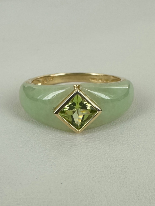 Vintage 14k Gold Square Princess Cut Peridot Jadeite Shoulder Ring 7