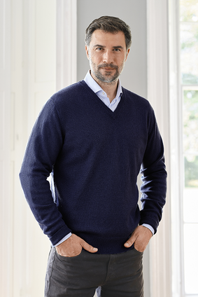 Gents Cashmere & Merino V-Neck Sweater in navy