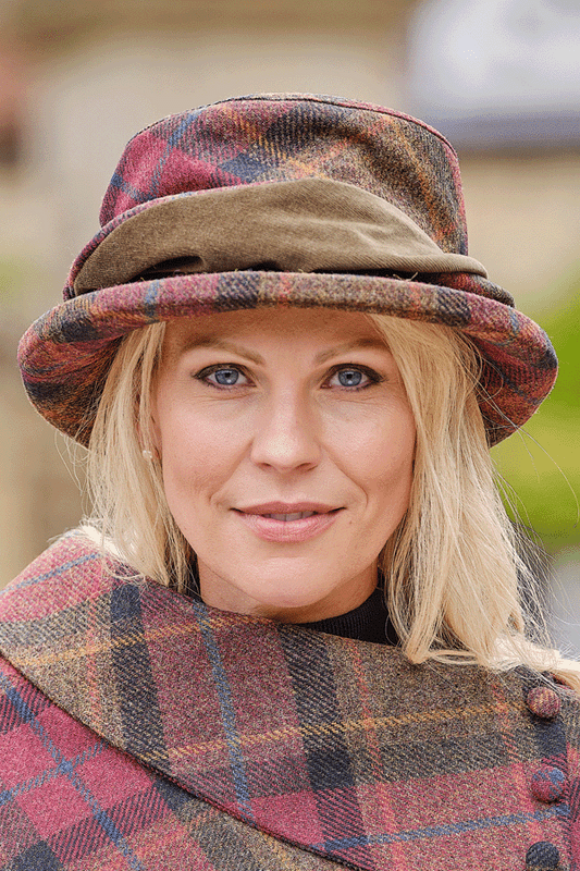 Tweed Hat in Pink Tweed