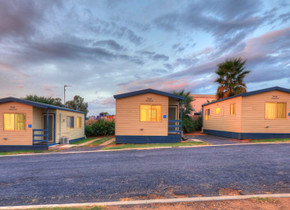 Dubbo - Cabin 2 Bedroom Sleeps 5 – No Pets