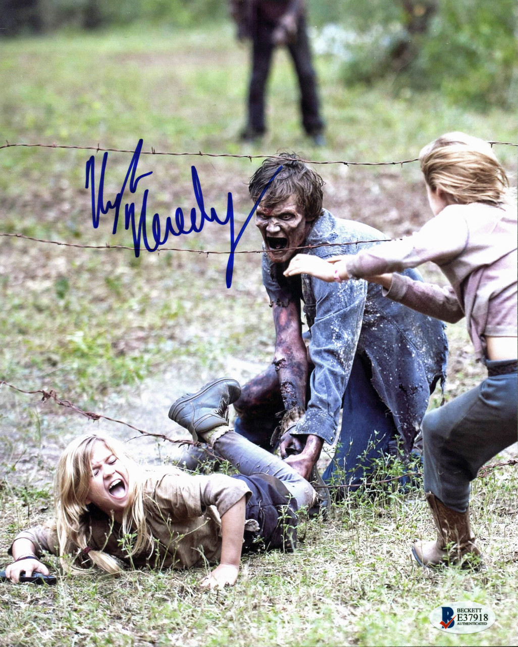 Autographed Tom Payne Picture - 8x10 Walking Dead Beckett Bas Autograph Coa  A