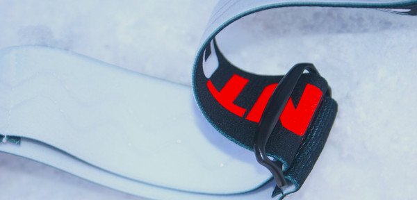 2 STRAPS  COME WITH THE GOGGLE PACKAGE, LOGO AND PLAIN WHITE