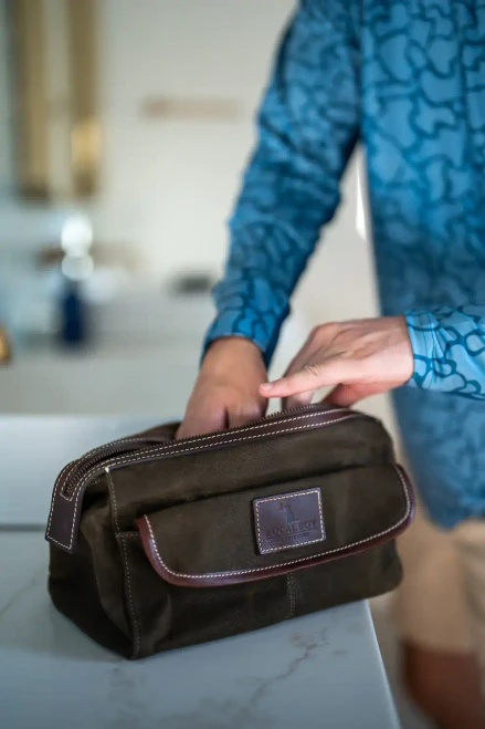 LOCAL BOY TOILETRY BAG LEATHER LOBOY-L2200003