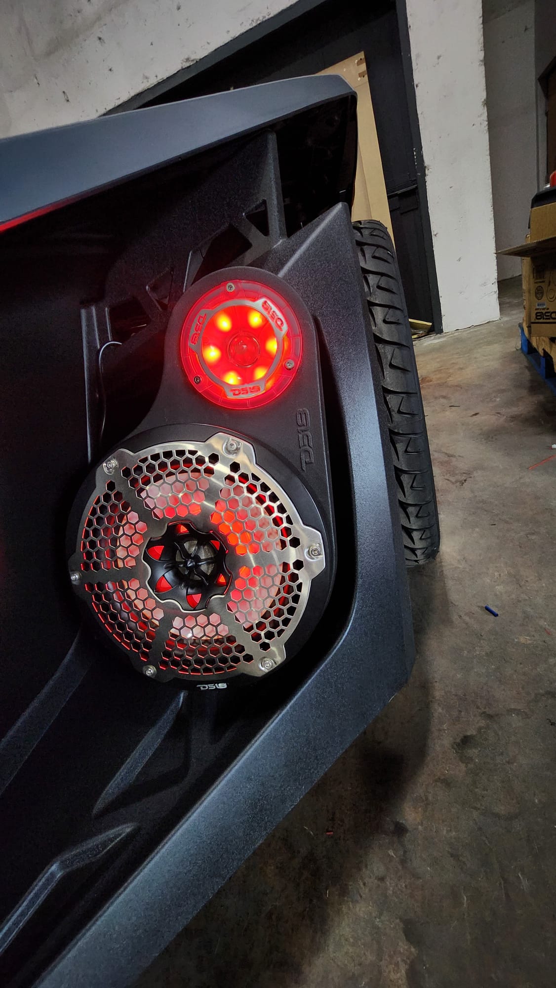 DS18 HIGH DENSITY ABS 2 WAY UNIVERSAL POD LOADED WITH NXL-8BK & PRO-TW1L - PAIR