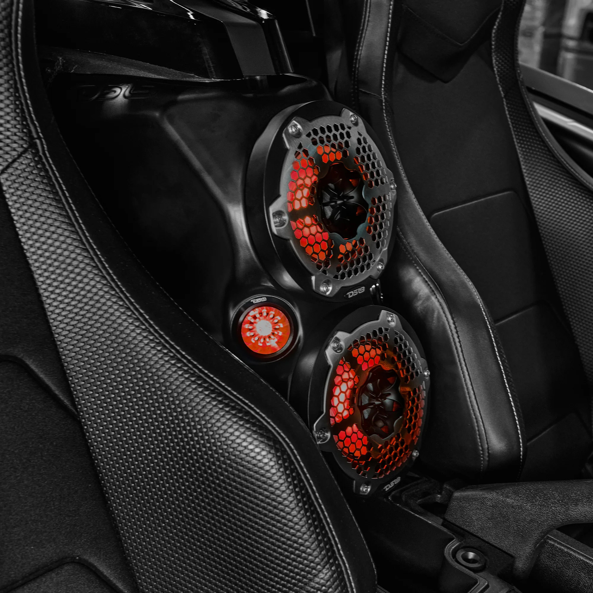 DS18 POLARIS SLINGSHOT WATERFALL CONSOLE SPEAKER POD - FOR 2 6.5" AND 2 TWEETERS DS18 POLARIS SLINGSHOT WATERFALL CONSOLE SPEAKER POD - FOR 2 6.5" AND 2 TWEETERS