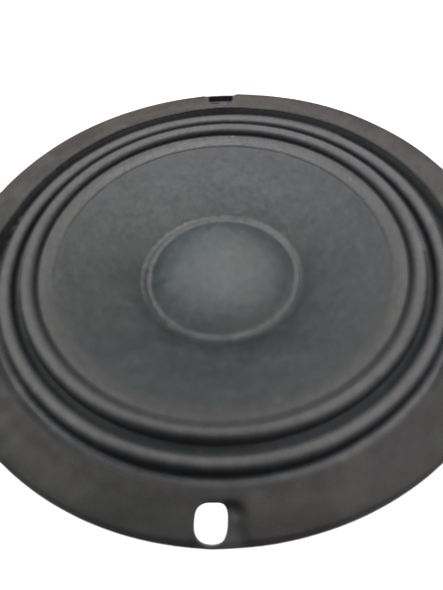 6-inch pressed steel chassis, ferrite magnet mid/bass driver