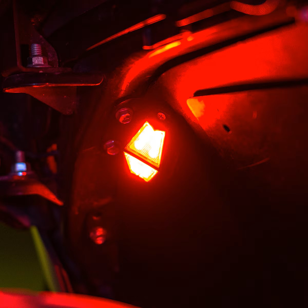 COLORTRAIL 8pc RGB+W Chasing Rock Lights with Daisy Chain Connections and with ENLIGHT10 APP Full Control + Horizon Connectivity