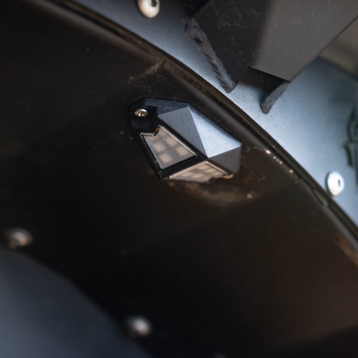 COLORTRAIL 8pc RGB+W Chasing Rock Lights with Daisy Chain Connections and with ENLIGHT10 APP Full Control + Horizon Connectivity