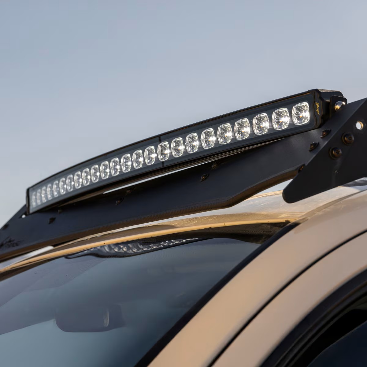 STINGER HEXCORE 40" Curved single row Lightbar, Spot & Flood
Combo beam with amber & white position light; Reverse polarity, shockproof and UV shielded.