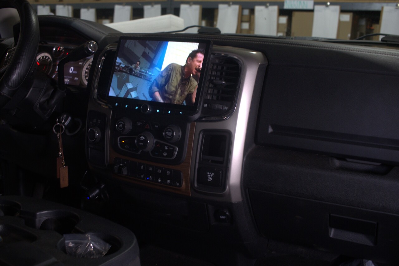 LINKSWELL 2013-2018 RAM IQ2 11.5" MULTIMEDIA RECEIVER