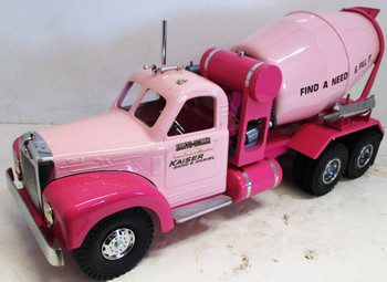 Smith Miller Kaiser Pink Cement Truck #37 of 125