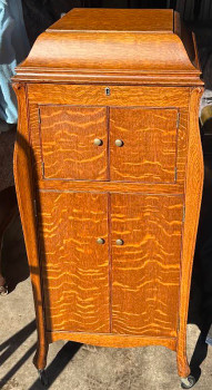Victrola Victor Talking Machine Oak Cabinet Model A Circa 1918