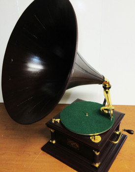 Victor VI Phonograph / Mahogany Spear Tip Horn Circa 1905 Perfect Condition