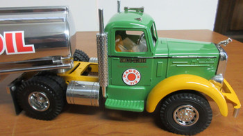 Smith-Miller Mack Tractor / Magnum Oil Dual Tanker Green/Yellow