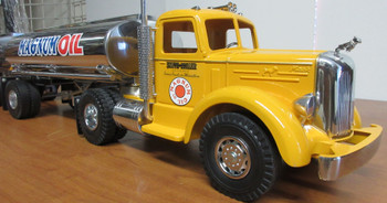 Smith-Miller Mack Tractor / Magnum Oil Dual Tanker Yellow