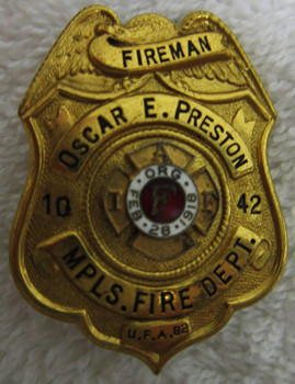 "Fireman MPLS. Fire Dept # 1042" Badge