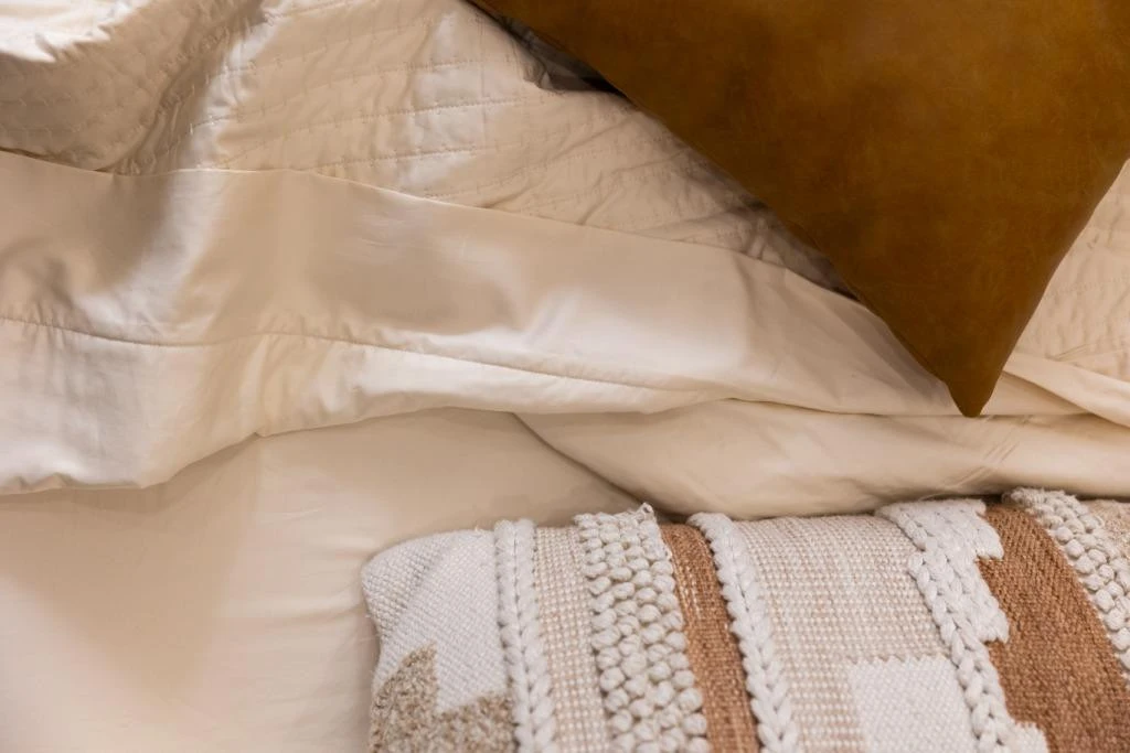 DreamFit Chill Innovations DreamChill Enhanced Bamboo Quilted Sheet Set Ivory Scrunched