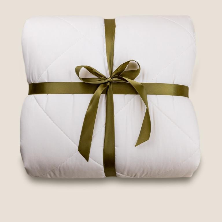Natura Wool™ Washable Wool Filled Comforter/Duvet (300 GSM), Top View, Wrapped In Bow