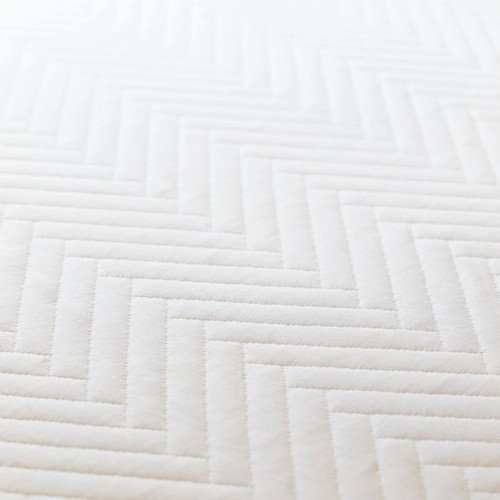 DreamFit™ Eucalyptus Fiber DreamCool® Waterproof Mattress & Pillow Protector, Quilted Detail