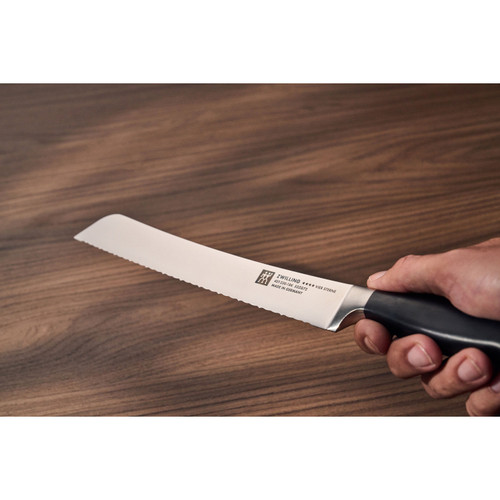 ZWILLING **** Four Star 9 inch Bread Knife