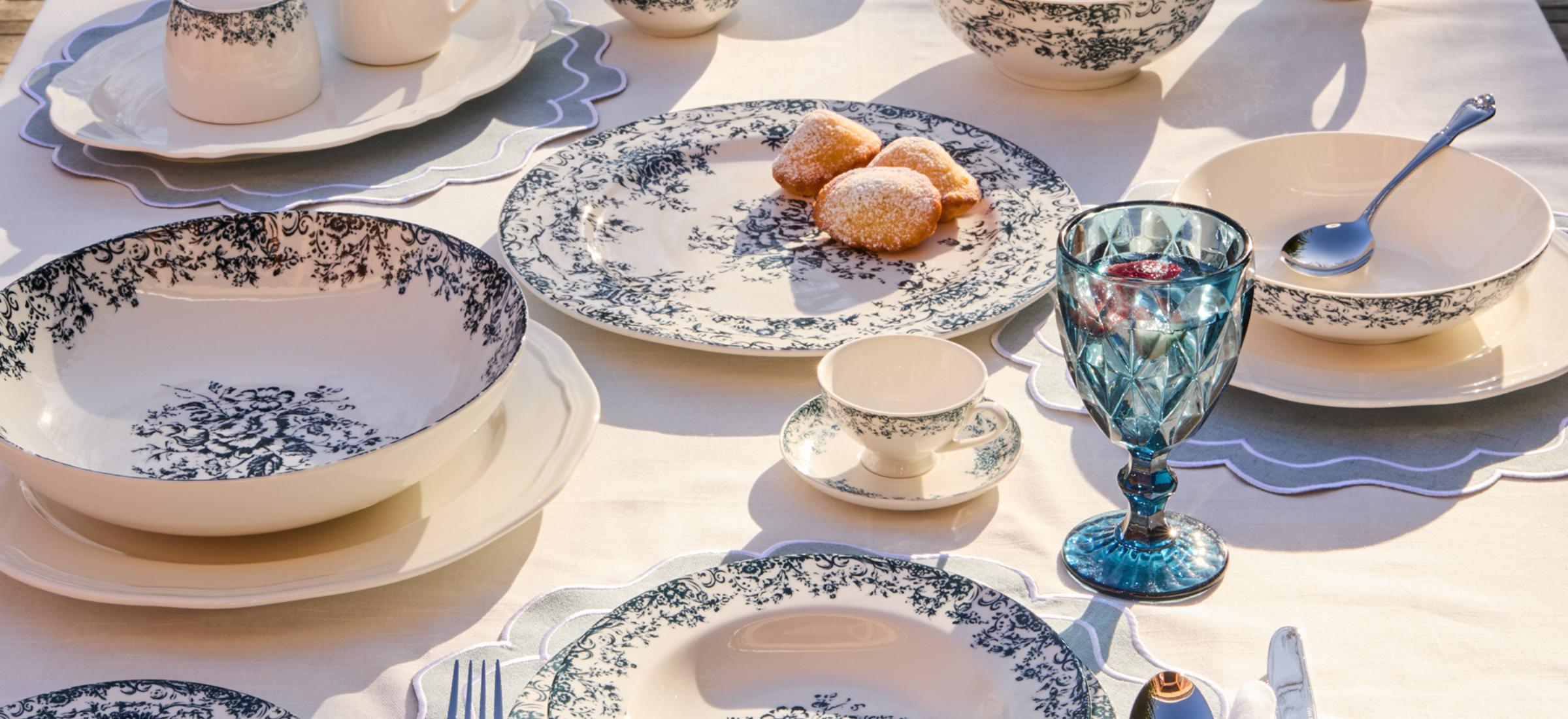 Casa Domani Rosetta Antique Blue Collection &ndash; Patterned Porcelain Dinnerware