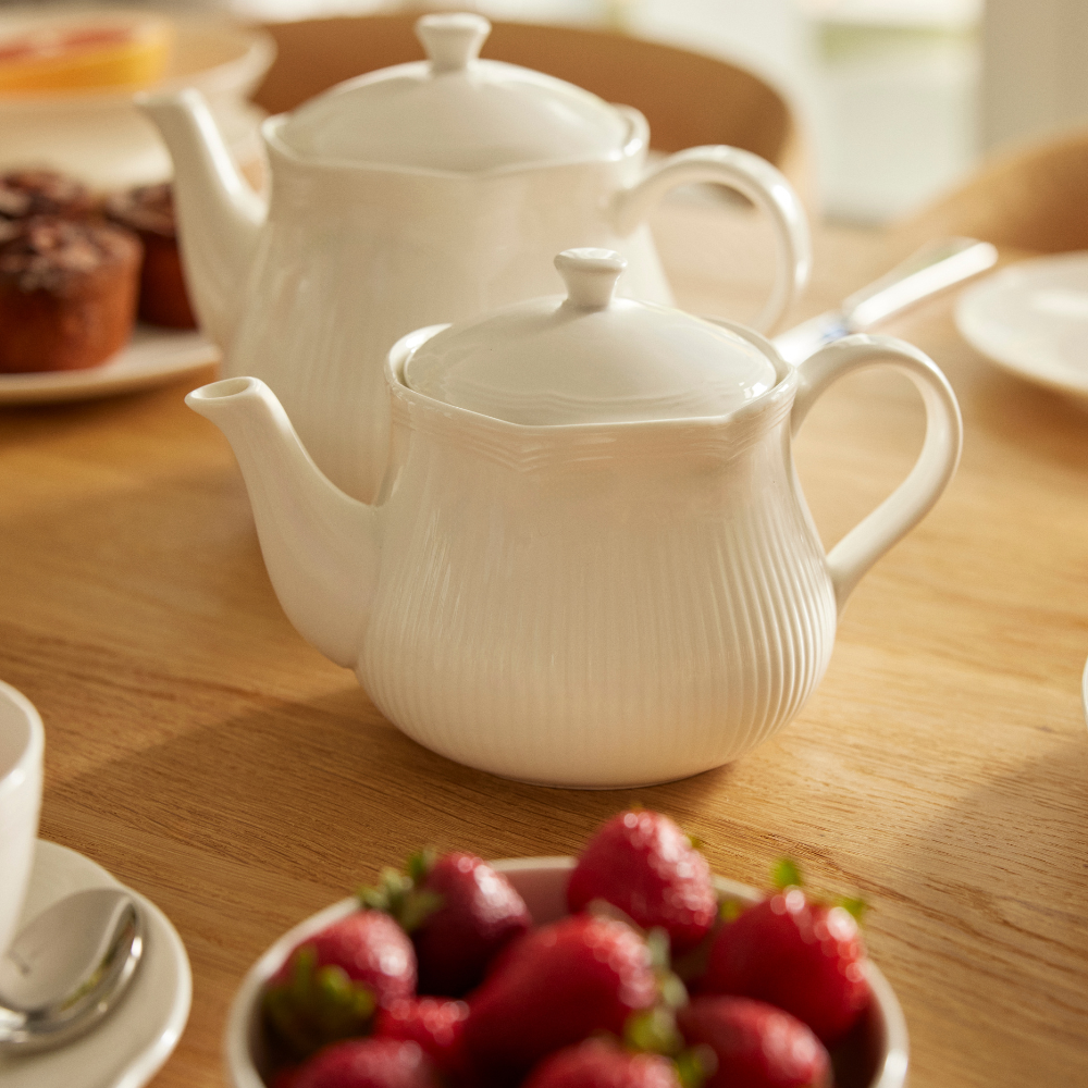 Maxwell & Williams Rococo Teapot 570 ml