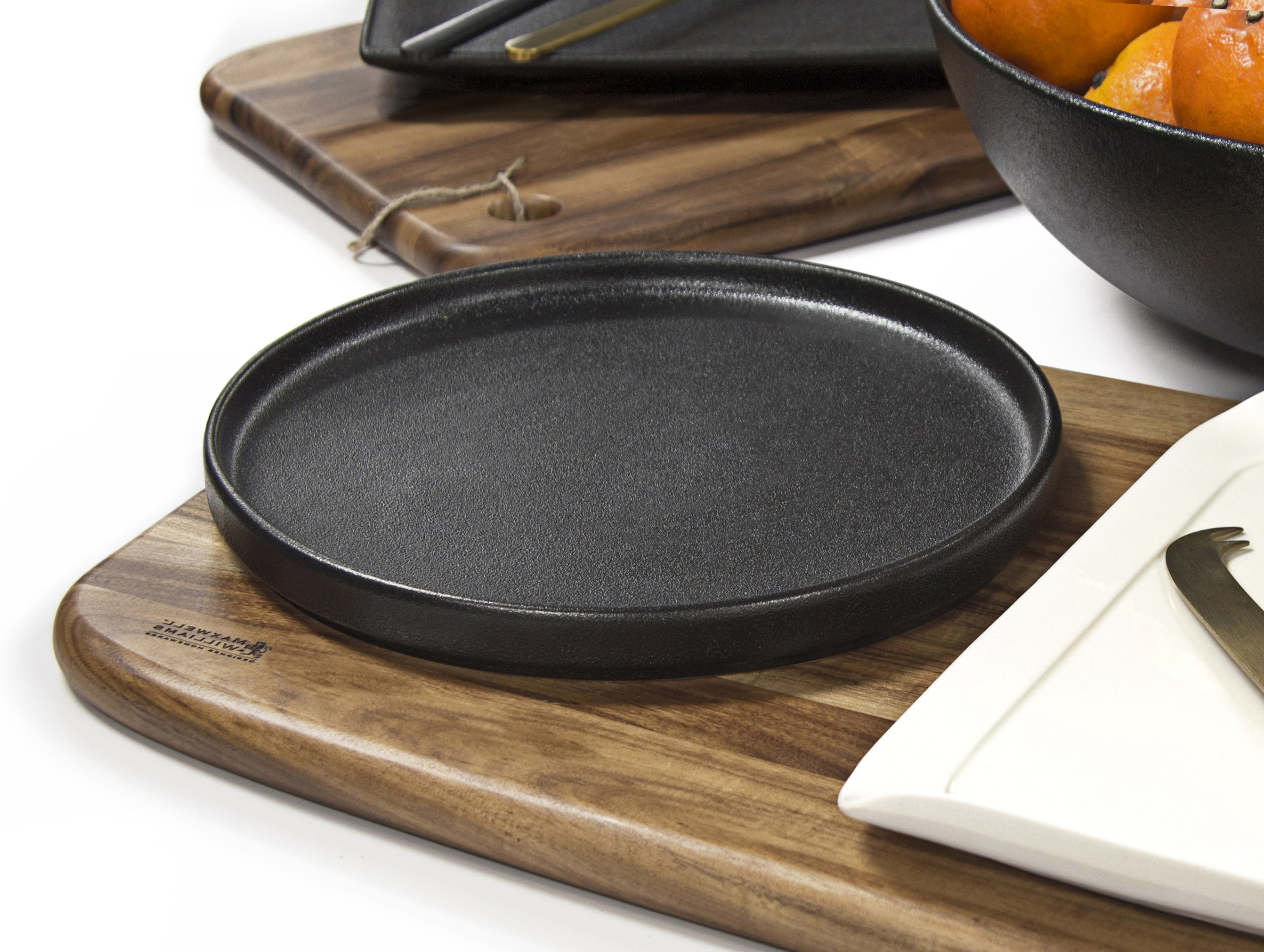 Maxwell Williams Set of Caviar Black High Rim Plate, 21cm