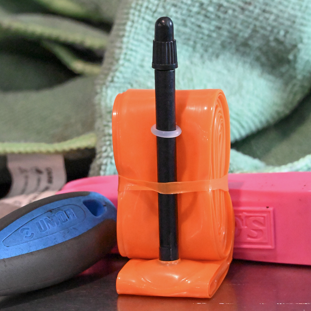 TPU Ultralight 35g 700x18-28C Tube 65mm Threadless Black Valve - Bikebug