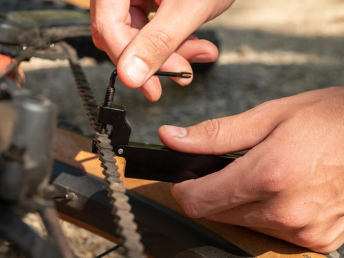 Wolf Tooth 8-Bit Chainbreaker + Utility Knife Multi Tool
