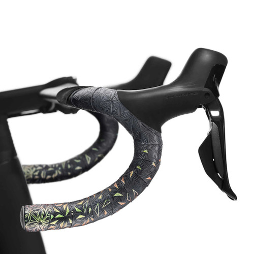 Supacaz Super Sticky Kush Star Fade Emerald Refract + Blk Star Plugz