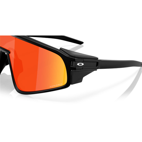 Oakley Latch Panel Matte Black W/ Prizm Ruby Lens