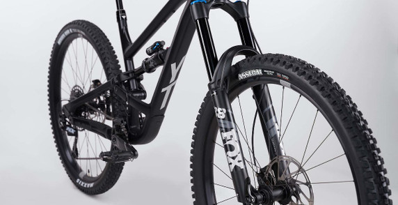 YT CAPRA 29 Core 2 Alloy MTB Black Magic