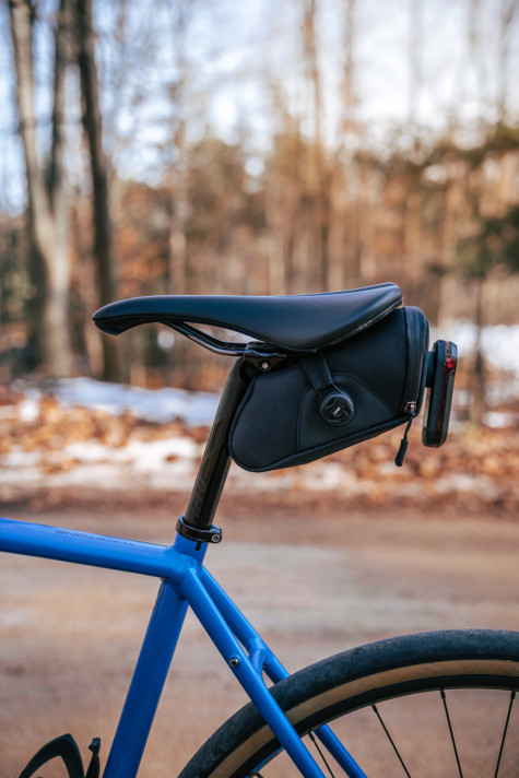 KOM Cycling w/ATOP Dial Saddle Bag
