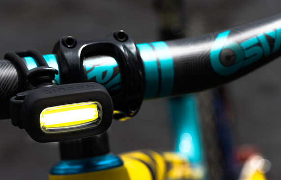 Moon Zircon Front Light 180 Lumens Black