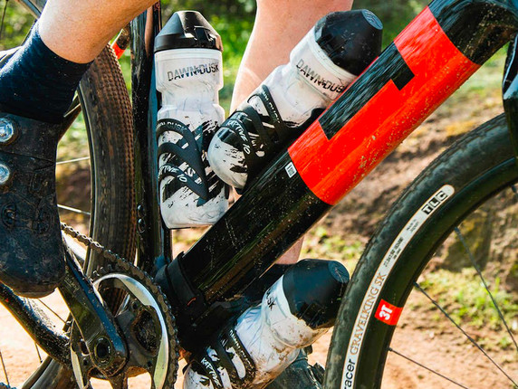 Dawn to Dusk Kaptive 10 Carbon Bottle Cage