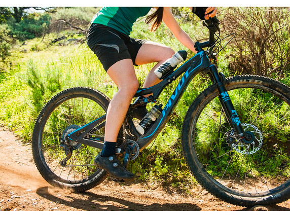 Dawn to Dusk Kaptive 8 Carbon Bottle Cage