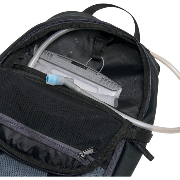 Oakley Seeker Traverse RC Blackout Hydra Bag