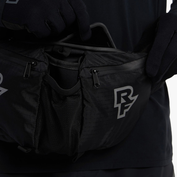 Race Face Stash Quick Rip Stealth 1.5L OS Hip Bag