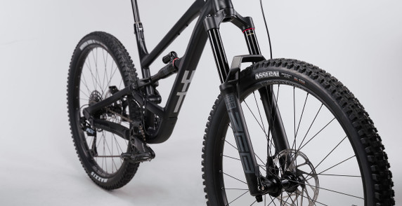 YT Capra Core 1 29in Alloy Black Magic MTB