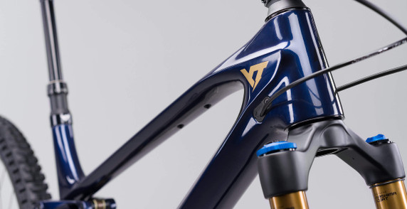 YT Izzo Core 4 29in Carbon Abyss Blue MTB